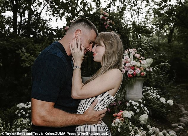 Taylor je najavila svoje angažman za NFL zvijezdu Kelce krajem kolovoza