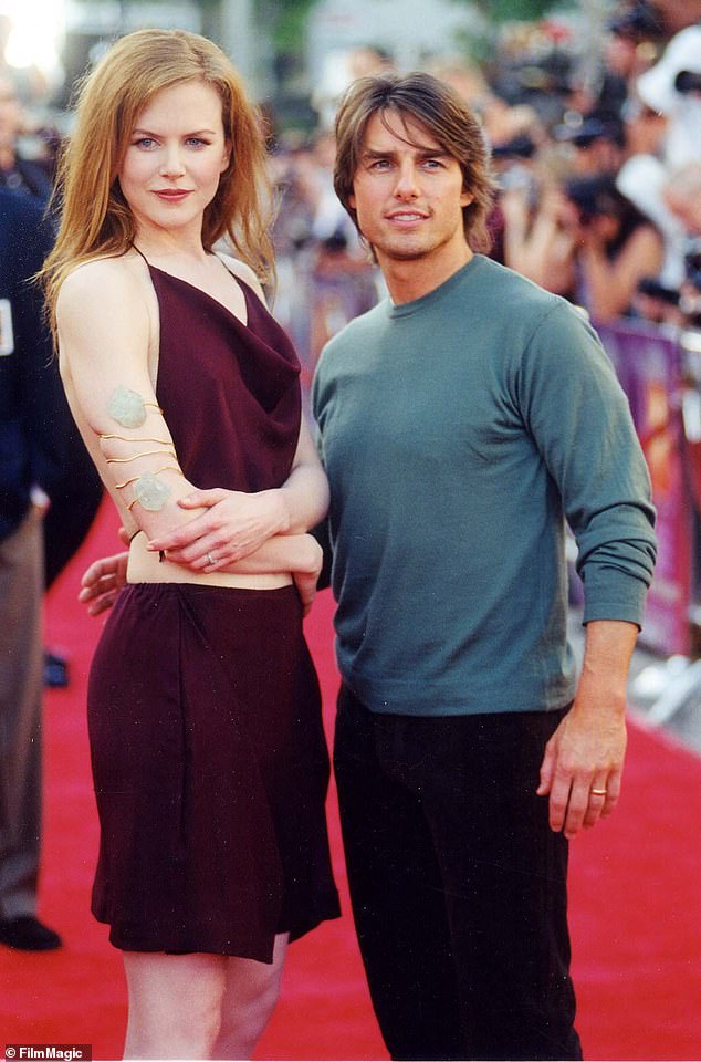 Za prijatelje glumice, ovo je sve tako užasno slično 2001. godine, kada je tadašnji suprug Tom Cruise navodno zaslijepio Kidman podnošenjem razvoda ubrzo nakon njihove desete godišnjice vjenčanja.