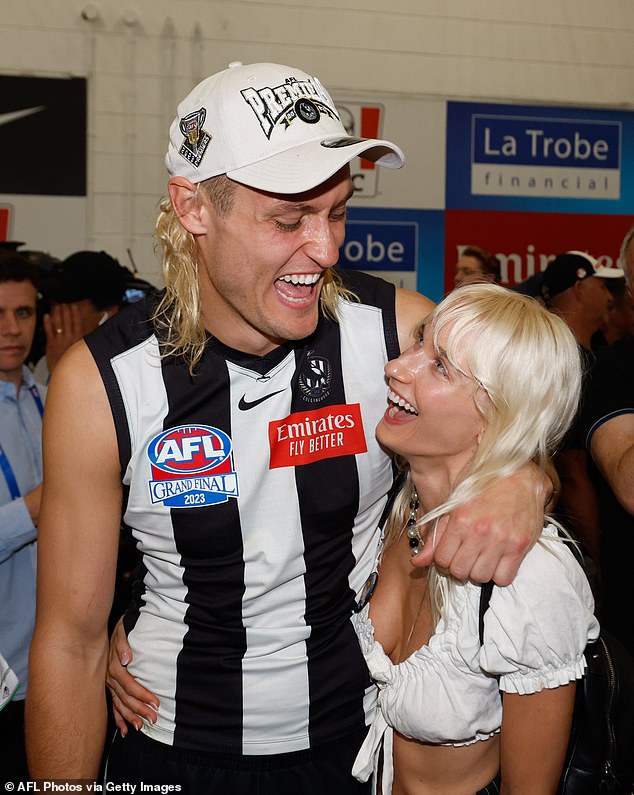 Njihov izlet dolazi nakon što je Dee pucao na grozan internetski komentar o njezinoj vezi s kapetanom Collingwooda Darcy Moore
