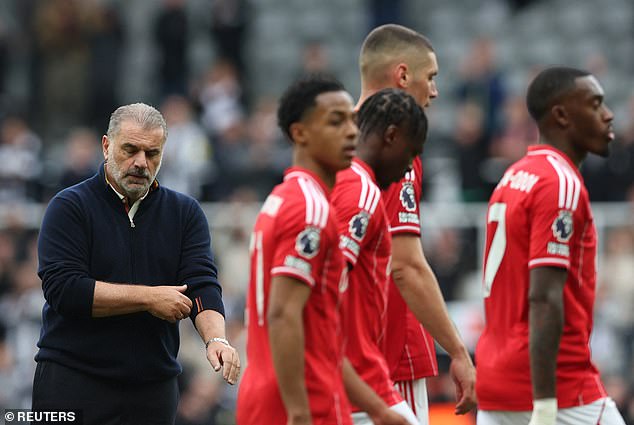 Šefov šef pod vatrom presjekao je usamljenu figuru nakon što je u nedjelju pretrpio poraz u Newcastleu