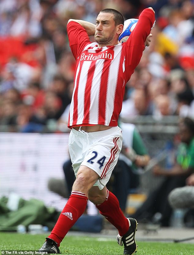Dugo bacanje Roryja Delapa postalo je veliko oružje za Stoke City prije 15 godina