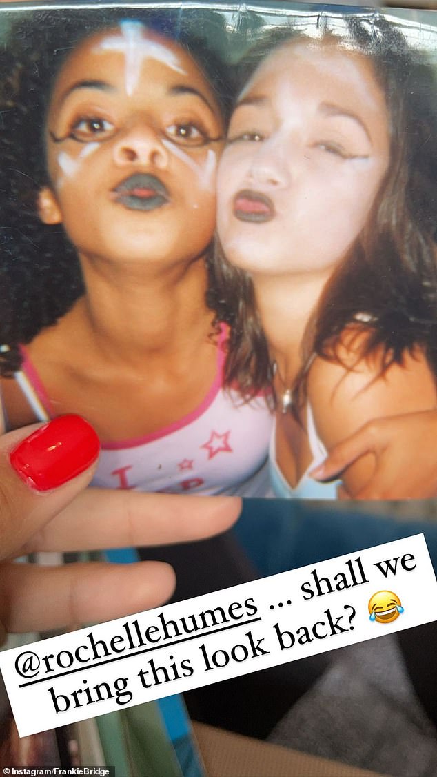 Bila je dio benda s Rochelle Humes s kojom će kasnije glumiti u subotu