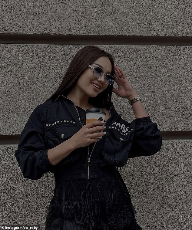 Međutim, Rabayeva je u stvari majka golmana u Kazahu, koji je oluja uzela Internet olujom