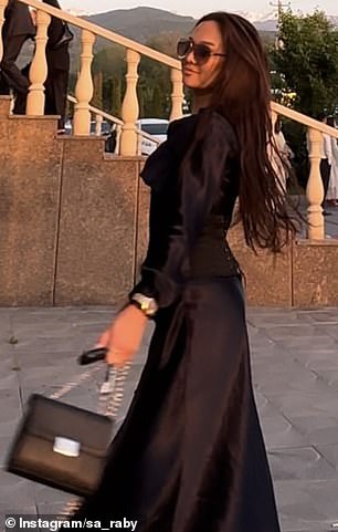 Ali udario je u naslove zbog činjenice da je njegova majka Saule Rabayeva pogriješila svoju sestru