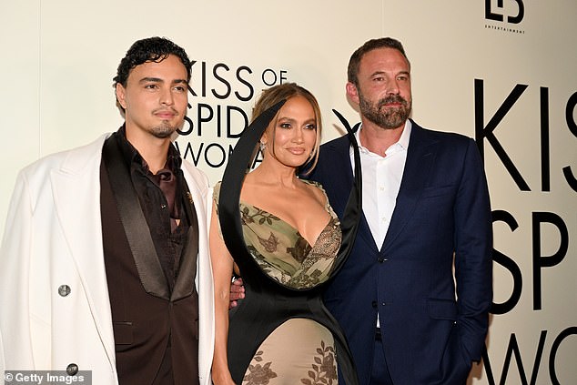 Affleck je sretno omotao ruku oko bivšeg
