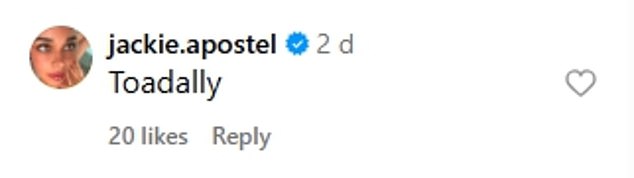 Potom je odgovorio na vlastiti naslov s 'rubbit', dok je njegova djevojka komentirala: 'toadally'