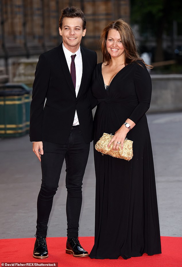 Louis je izgubio majku Johannah u dobi od 43 godine, 2016. godine nakon što se borila s leukemijom; Na slici 2015