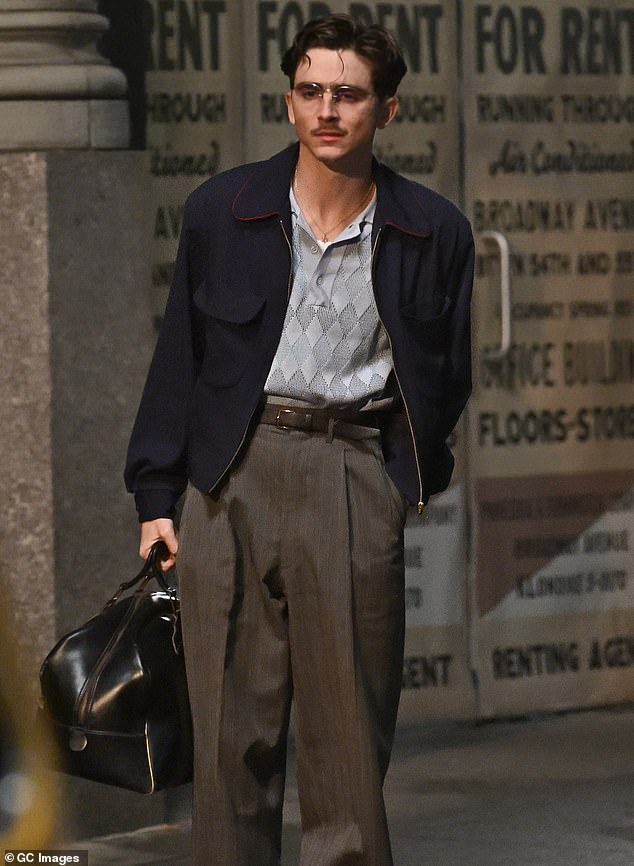 Chalamet je bio zauzet promoviranjem svog nadolazećeg filma - koji bi trebao biti u kinima kasnije ove godine na Božić i pokazuje mu kako preuzme ulogu stolnog tenisača po imenu Marty Mauser; Gledano na setu filma 2024. u NYC -u