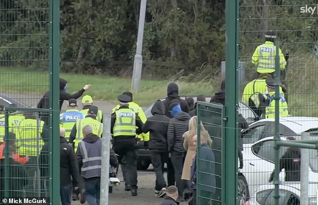 Nakon posljednje utakmice zaduženog za klub u nedjelju, 39-godišnjak je policija morala otpustiti od stadiona Falkirk