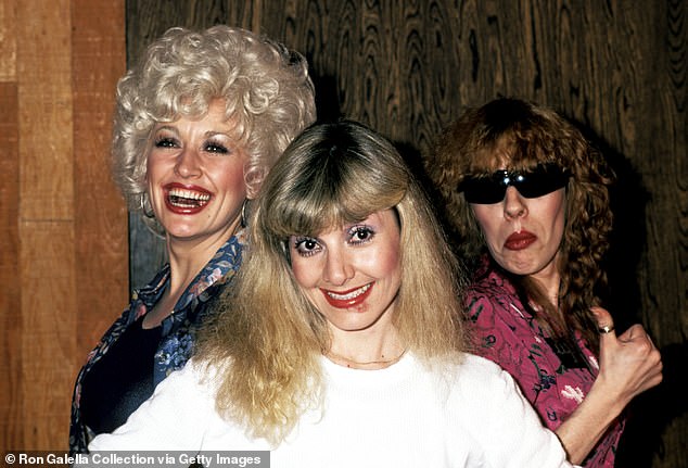 Sada je Stella (76) odvela u X kako bi branila Freidinu postu - i detaljno opisala kako se hitmaker od 9 do 5 borio protiv bubrežnih kamenaca - na slici zajedno 1981