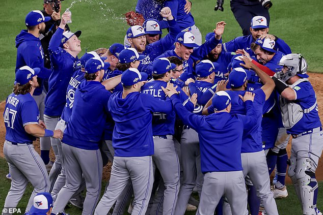 Blue Jays je pobijedio u ključnoj igri 4 5-2 da bi preuzeo seriju 3-1 i napredovao u ALCS
