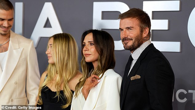 Par ima vrlo blisku vezu oca i kćeri, a David je prošlog tjedna dijelio Harper koji je sjedio na koljenu u backstageu u Victoria's Paris Fashion Weeku emisiji