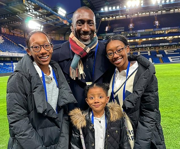 Hasselbaink je predani obiteljski čovjek - na slici kćeri (LR), Lauren, Khloe i Miahh