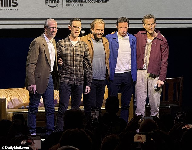 Prijatelji su se u kazalištu Kings pridružili moderator Daniel Pasternack, redatelj Colin Hanks, sin John Candy Chris (s lijeva na desno)