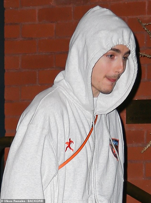 Ranije u četvrtak, Chalamet je skočio na svoje Instagram priče kako bi podijelio snimku zaslona karte NYC -a i zaokružio Regal Times Square