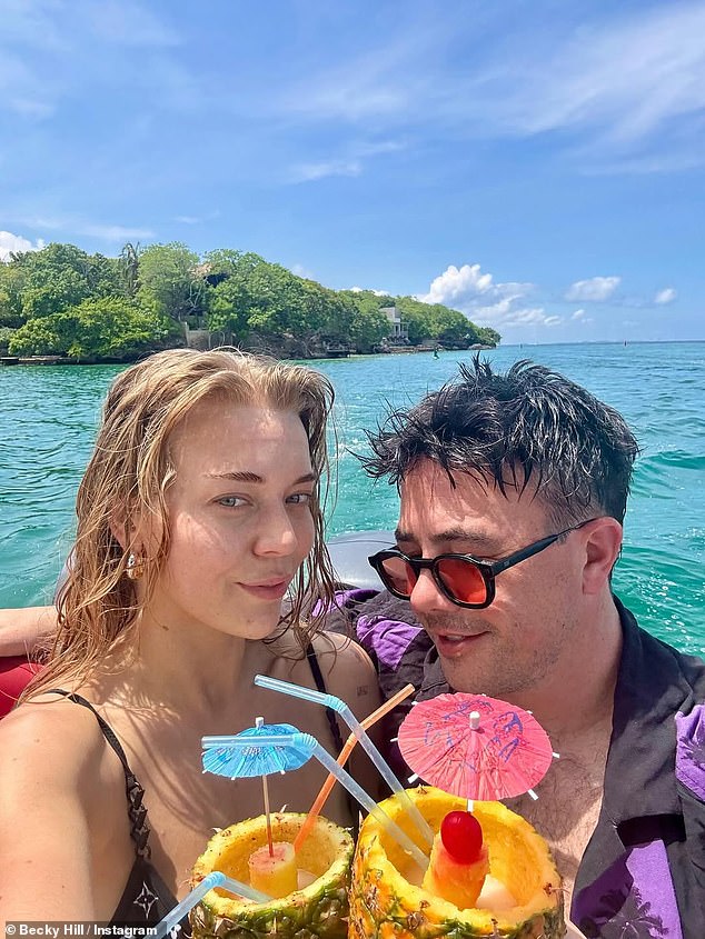 Njezin angažman uslijedio je nakon što je Becky razgovarala s Daily Mail -om i priznala da je pronašla u inozemstvo 'posebno teško' zbog arhaičnih stavova prema njenoj 'queerness'