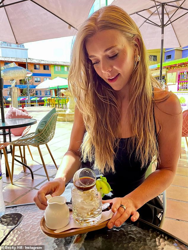 Becky je izgledala zapanjujuće dok je uživala u istraživanju i istraživanju nakon velikog dana