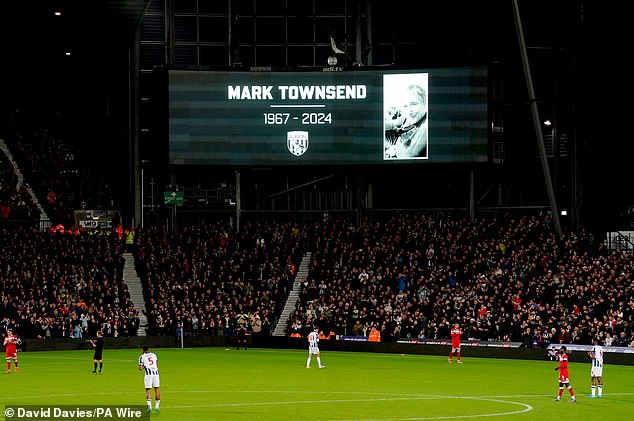 Igra je zaustavljena u Hawthornsu kada je West Brom bio domaćin Middlesbrougha prošlog listopada, tako da su navijači mogli odavati počast Marku, koji je umro prethodnog tjedna