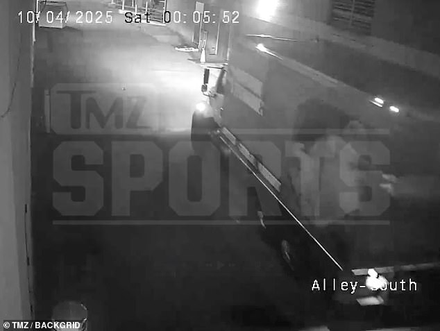 Novi snimci incidenta pokazuju da se Tole prvi put povukao u svom servisnom kamionu u 12:05