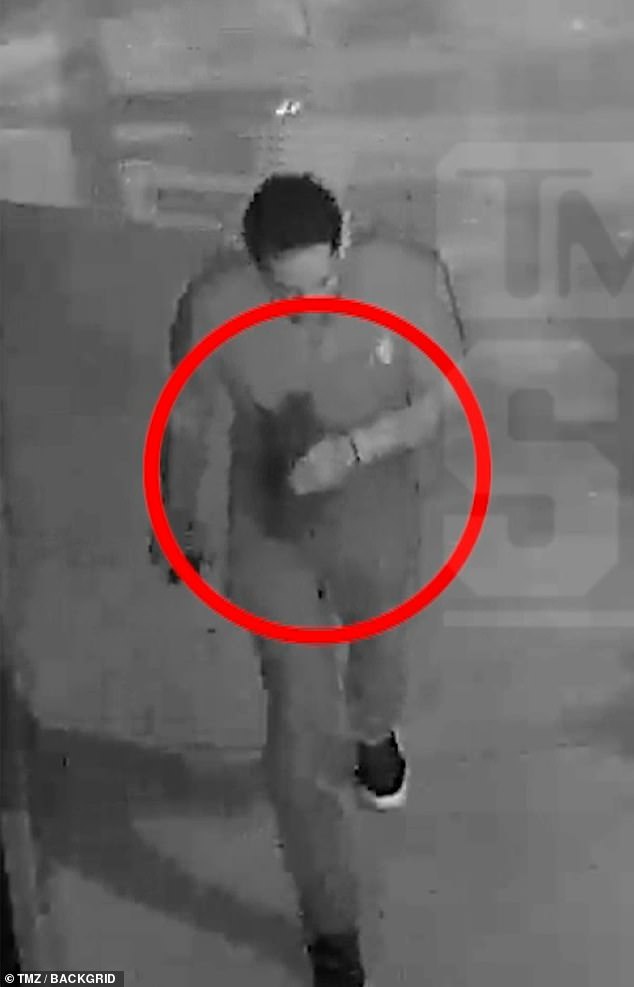 Ogromna mrlja krvi mogla se vidjeti na njegovoj košulji nakon njegove navodne svađe s Toleom