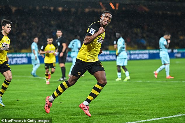 Martial je prošlu sezonu proveo u Grčkoj s Aekom Atenom, postigavši ​​devet golova u 23 nastupa za klub