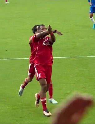 Babel je ponovno stvorio proslavu nakon što je za postizanje Legends meča protiv Chelseaja pogodio za Liverpool