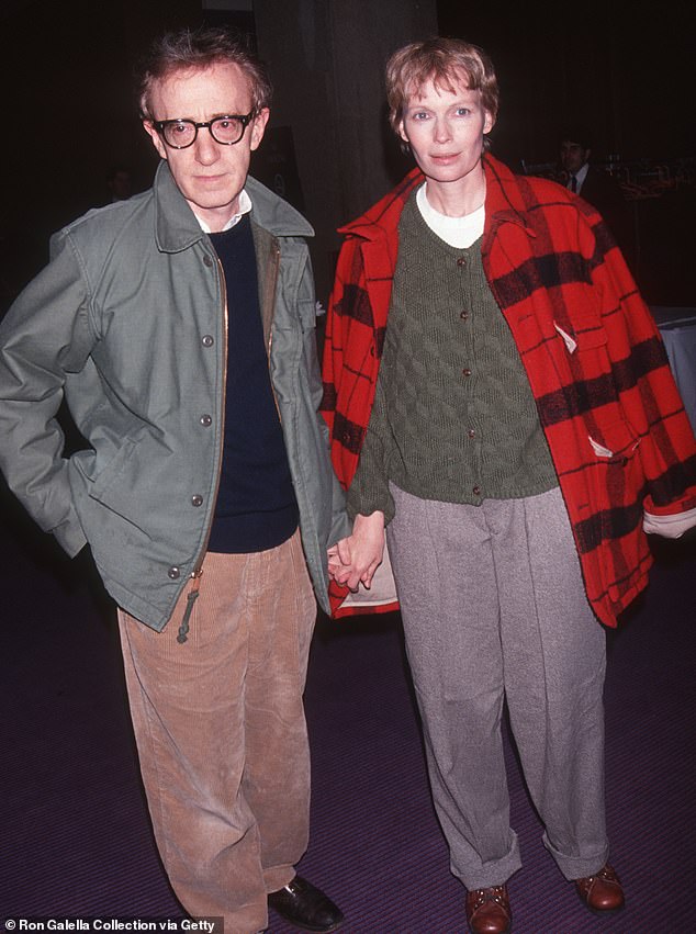 Allen je nastavio vezu s Mijom Farrow - koja je glumila u 13 svojih filmova; Allen i Farrow viđeni 1992. u NYC -u