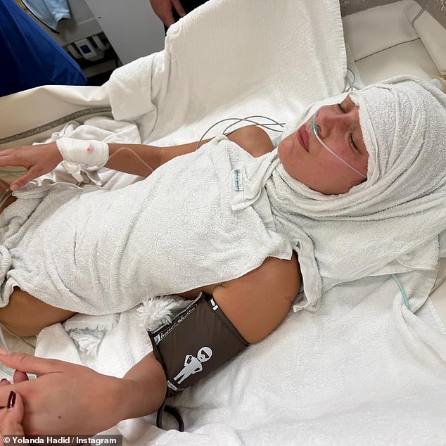 Prošlog mjeseca manekenka je podijelila sirove, emotivne fotografije iz svog boravka u bolnici ¿ na kojima je prikazana priključena na infuziju i cijevi za kisik