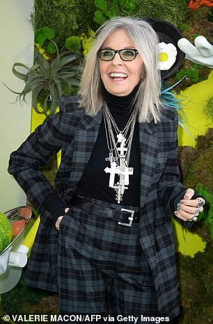 Diane Keaton bila je poznata po svom eklektičnom modnom smislu koji je često uključivao nošenje više komada nakita zajedno sa svojim šeširima s potpisom