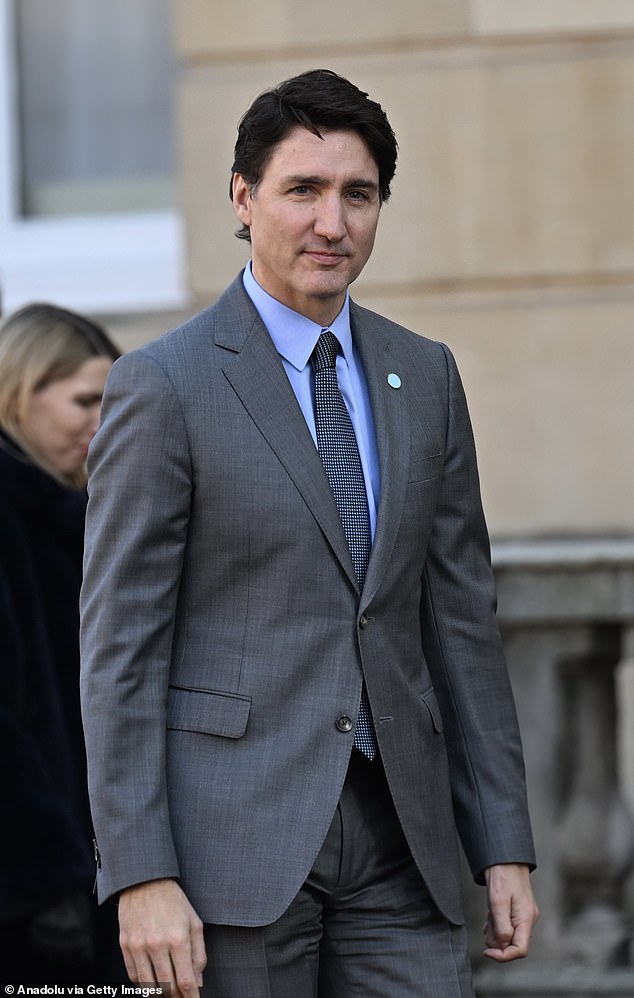 Pop zvijezda, koja je tijekom vikenda viđena kako ljube Justina na njezinoj jahti od 24 metra, u Kaliforniji, izašla je na pozornicu na svjetskoj turneji za život kada se obratila gomili