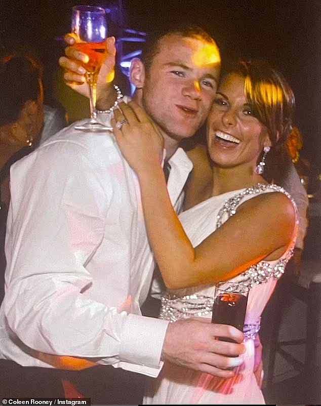 Njihovo putovanje došlo je samo nekoliko tjedana nakon što se Rooney otvorio zbog njegovih borbi s alkoholizmom