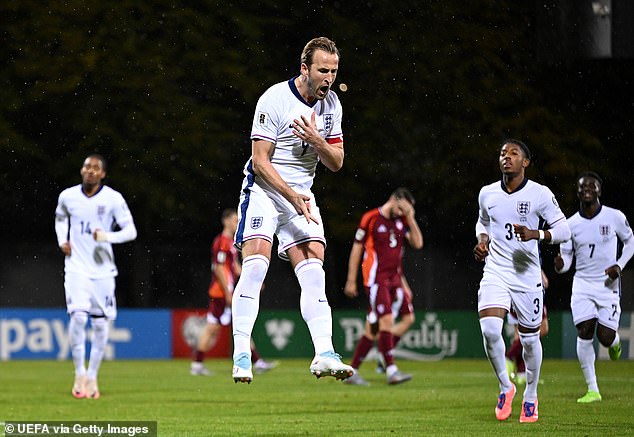 Harry Kane je postigao dva puta u noći dok je Engleska vodila domaćine izrezane na stadionu Daugava