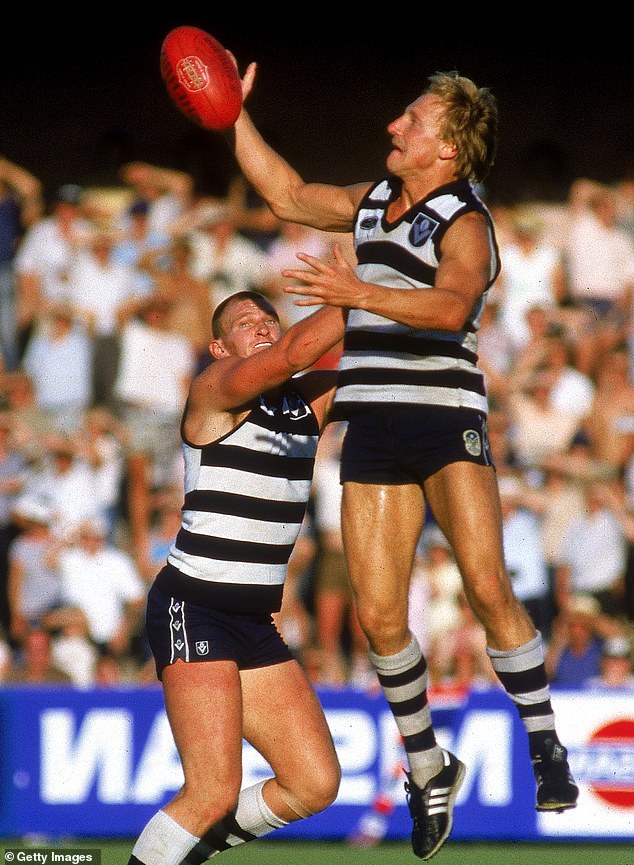 Njegov poznati brat Gary Sr (desno) nazvan je najvećim igračem Geelonga. Na slici je zajedno s vatrenim suigračem Markom 'Jackom' Jackom.