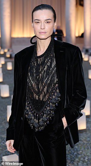 Ostale zvijezde nove glume uključuju poljsku glumicu Kasia Smutniak, 46. Ona će zamijeniti Morgenstern kao Isusovu majku, Mariju; Smutniak viđen u rujnu