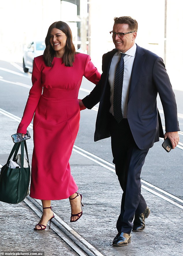 Stefvanović je poslao poruku tako što je ostao blizu Alboa, kasnije viđen izvan mjesta s utješnom rukom na struku