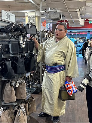 Zvijezde uživaju u rijetkom putovanju daleko od Japana