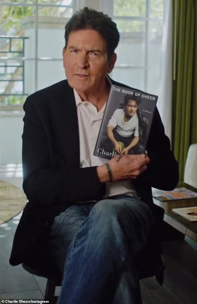 Sheen se prisjeća svog telefonskog poziva koji mijenja život s Clintom Eastwoodom u svojoj novoj autobiografiji The Book of Sheen: A Memoir