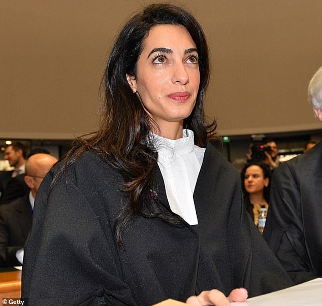 Amal, prikazan na Europskom sudu za ljudska prava 2015. godine, koji je upečatljivo sličan svojoj nećakinji