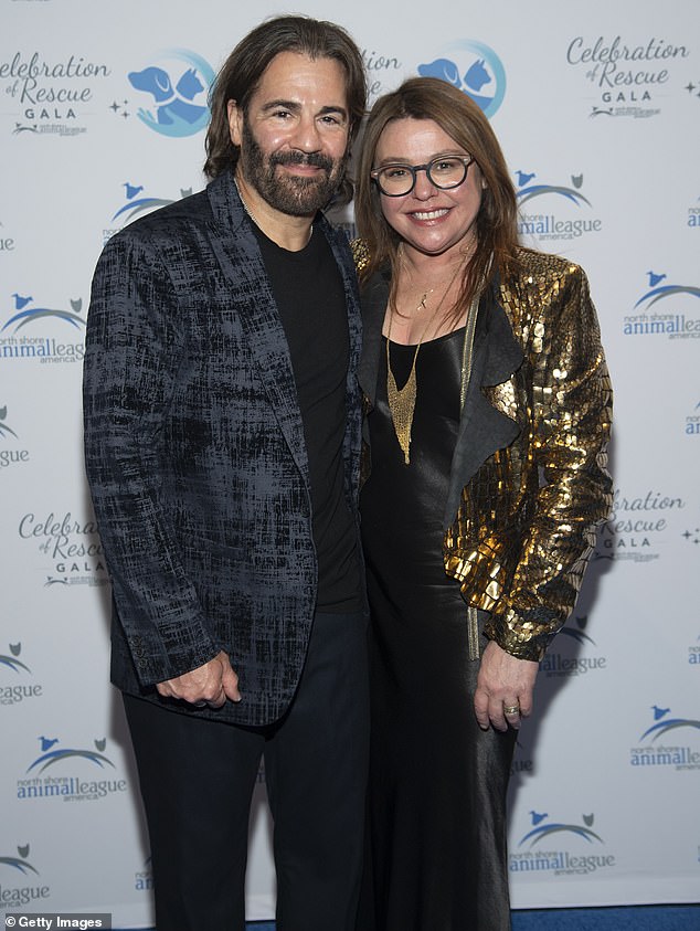 Ray viđena sa svojim suprugom od 20 godina, Johnom M. Cusimanoom