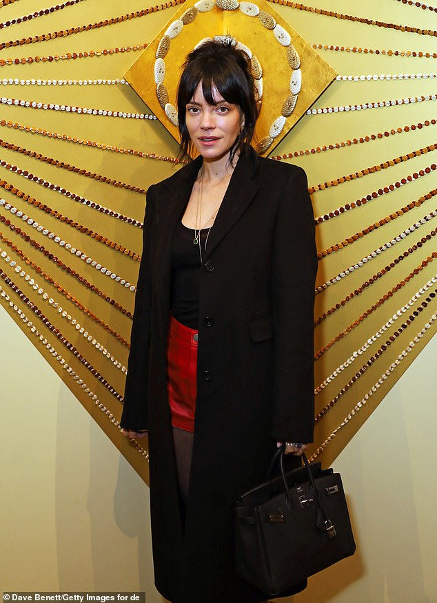 Također je bila prisutna pjevačica Lily Allen (40), koja je ranije otkrila da se pridružio mile high clubu sa zvijezdom Oasis Liamom