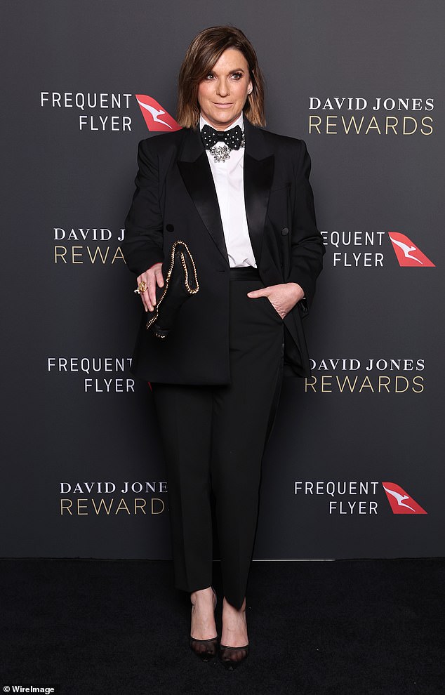 Na događaju je bila i Kylie Gillies (na slici), koja je stigla u odijelu po mjeri