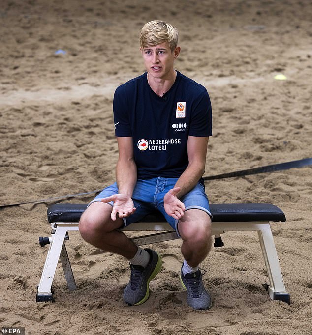 31-godišnji odbojkaš na pijesku (na slici) inzistirao je da ne bi trebao biti poznat kao pedofil dok je napadao izvještaje o svojim zločinima - prije nego što je priznao da nije pročitao nijedno od njih