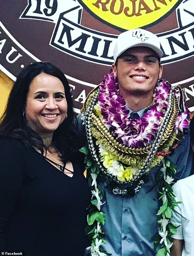 Gabriel je viđen sa svojom mamom Dori 2019. U to je vrijeme bio igrač Centralne Floride