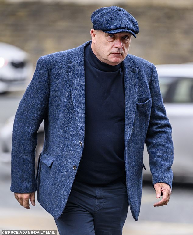 Njegovo tijelo pronašao je njegov dugogodišnji menadžer i prijatelj Paul Speak koji je prisustvovao današnjem kratkom ročištu. Slikano danas izvan suda