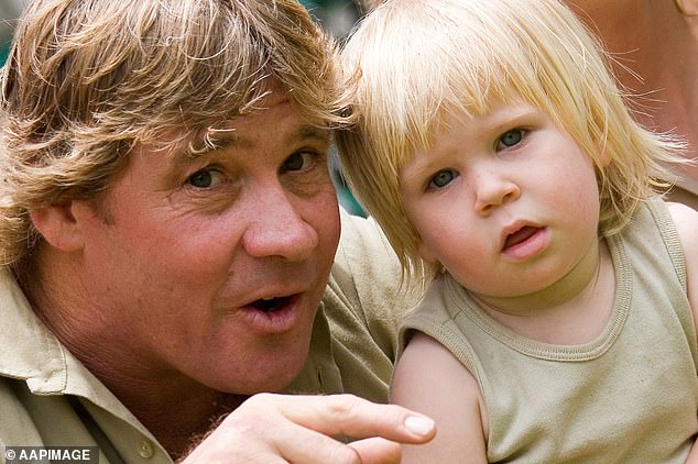 Steve Irwin (lijevo) umro je 4. rujna 2006. nakon što ga je u prsa probola kratkorepa bodlja dok je snimao film na Velikom koralnom grebenu s Philippeom Cousteauom Jr.