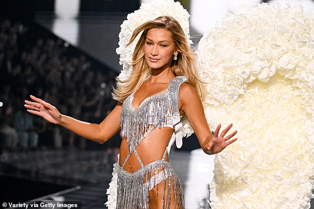 Unatoč tome što je dala sve od sebe da izgleda ravnodušno, kreatorica je primijetila da se Hadid 'gotovo onesvijestila' pred kraj svoje šetnje