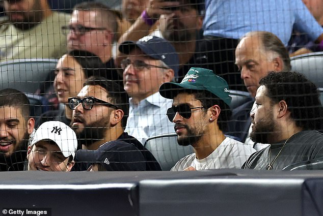 Leavy kaže da je rekao Bad Bunnyju da će dobiti 'puno c**p' ako ostane sjediti za 'God Bless America'