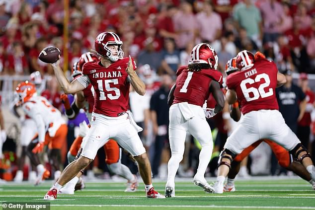 Predvođeni bekom Fernandom Mendozom, Hoosiersi imaju omjer 6-0 i zauzimaju treće mjesto u zemlji