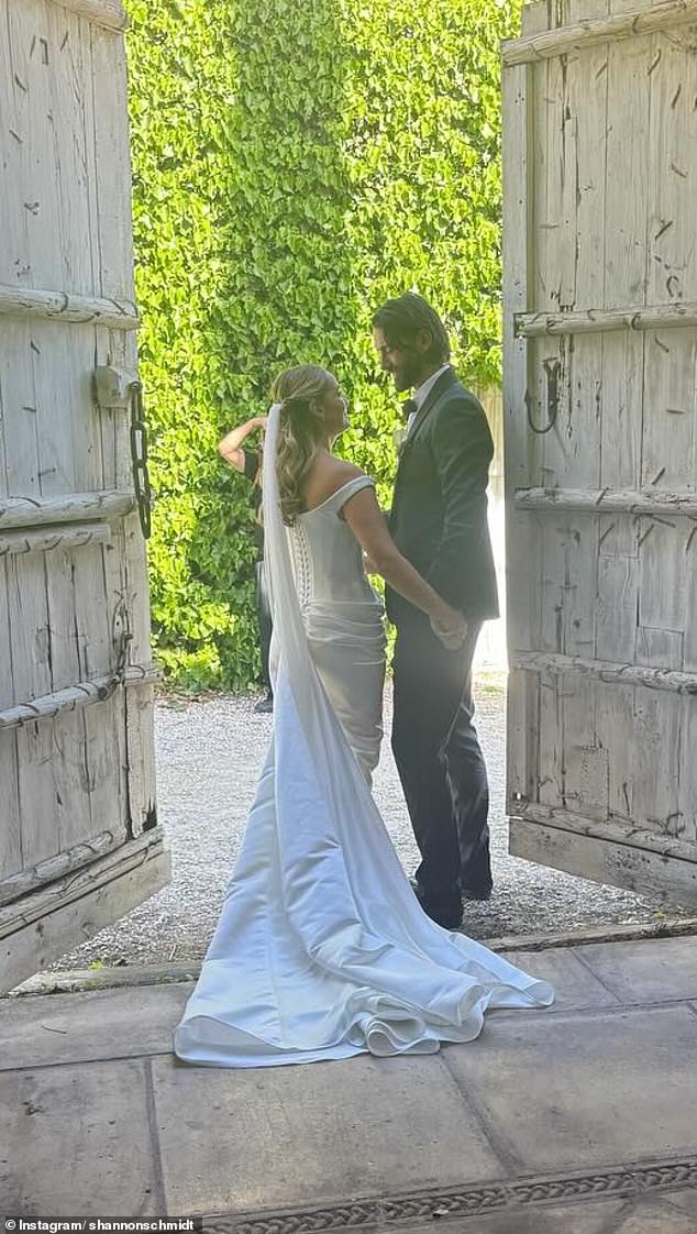 Vjenčanje dolazi nakon dugih zaruka i bilo je puno prisutnih zvijezda i WAGs