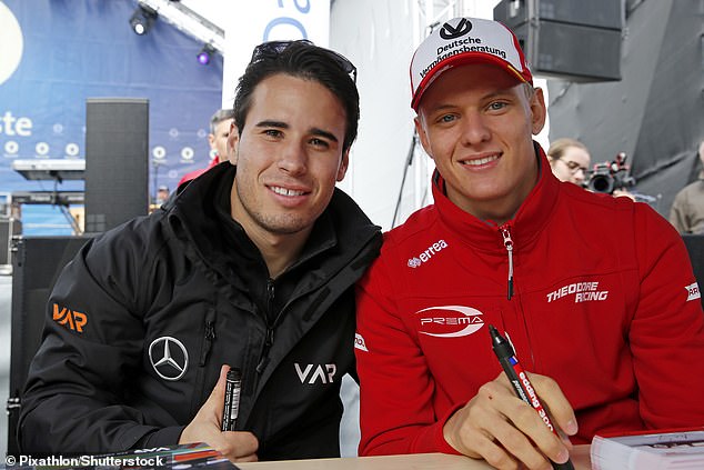 Trkač rođen u Sydneyu napredovao je kroz europske juniorske kategorije, dijeleći podije s Mickom Schumacherom (na slici), Landom Norrisom i Guanyu Zhouom